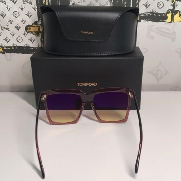 NEW Tom Ford TF764 69T Sunglasses – Shiny Bordeaux Frame / Gradient Bordeaux Le main image 12